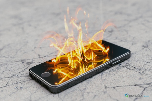 iPhone sạc Pin bị nóng máy có nguy hiểm không
